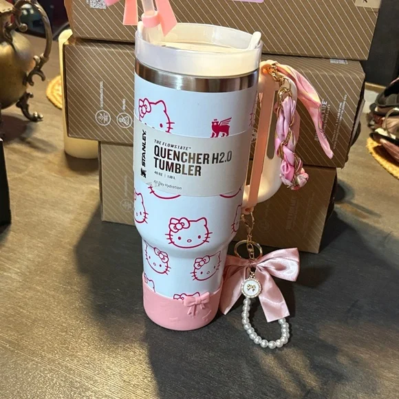 🩷Stanley White & Pink Hello Kitty Quencher Tumbler with Charm🩷 - Picture 1 of 10